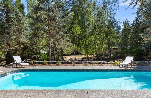 6 BR 4BA Redwood Retreat w Pool - Foto 15
