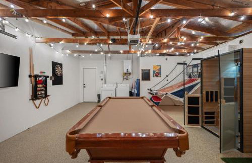 NEW Retro Escape 70's Vibes Wellness Game Room - Foto 28