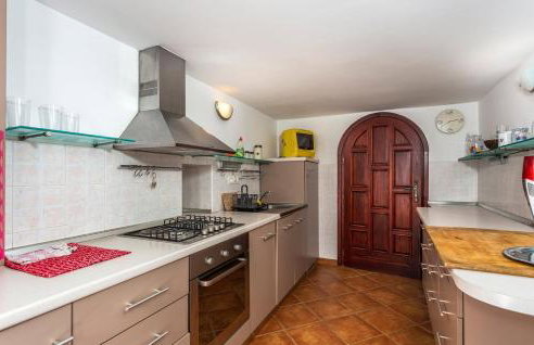 Villa With Pool, Jacuzzi, Sauna, Fitness, Playground & Wine Cellar - Photo 28