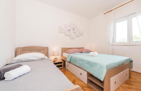 Lovely Home In Unesic - Foto 25