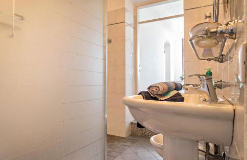 Tinas yellow home - Photo 22