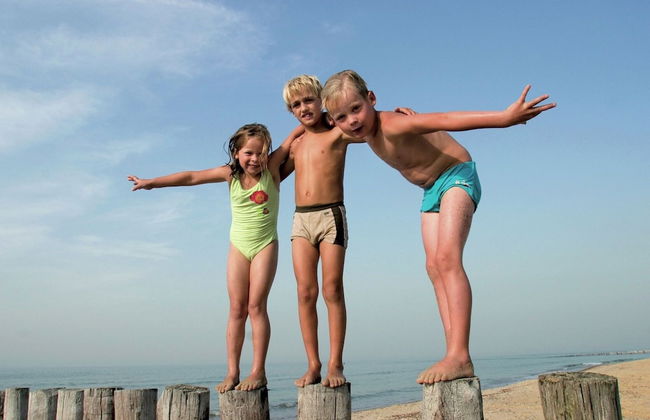 Bungalow in Zeeland Near Sandy Beaches - Photo 33