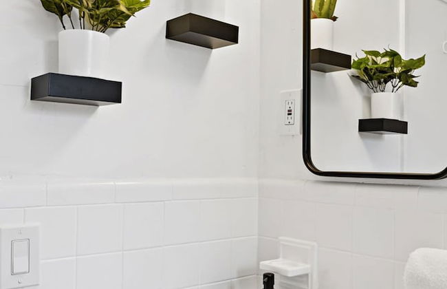 Lovely Rental Unit With Free Parking on Premises - Foto 8