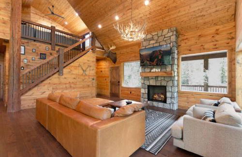 One of a Kind Cabin, Covered Deck, Spa, and Games - Foto 14