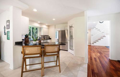 Kirkland Elegant 4B 2 5B Family Retreat with Designer Decor - Photo 53