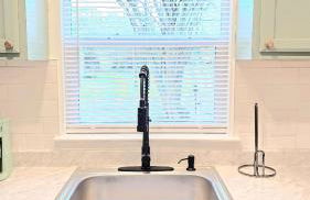 Charming & Stylish in Mid-Town - Foto 12