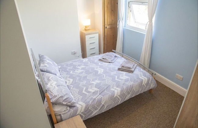 Spacious 4 Bedroom House in Plymouth City Centre - Photo 2