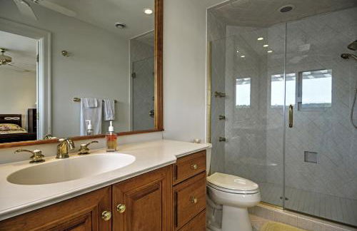 Elegant Riverfront Home with Expansive Views - Foto 11