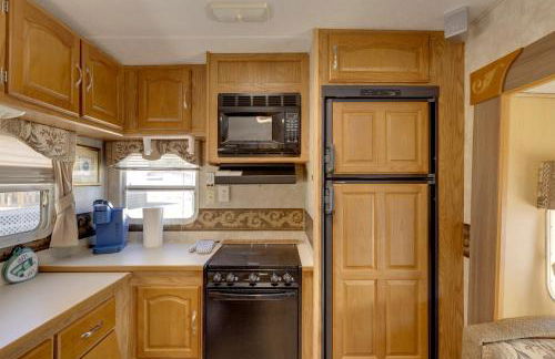 2 Mi to Lake Guntersville Peaceful Camper Home - Foto 7