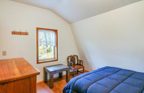 Forested Coffman Cove Cabin with Wood-Burning Stove! - Foto 16