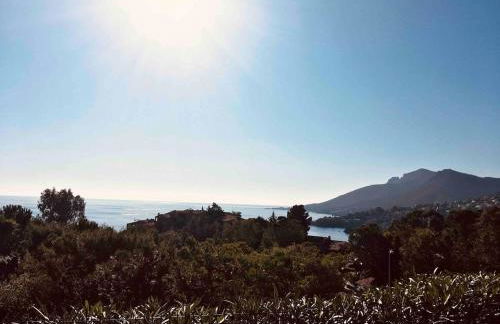 Panoramic Sea View Villa in private residence with pool - Photo 29