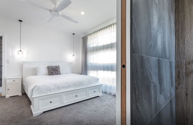 Luxe Home by the BnB Collection - Photo 1