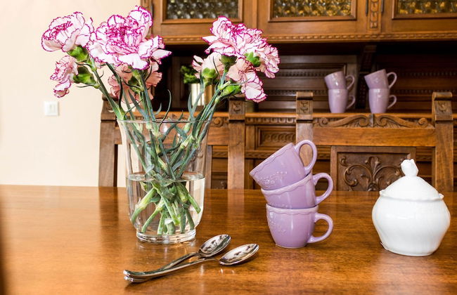 JOIVY Garden Oasis: 1BR Apt w/ Balcony & Parking - Foto 13