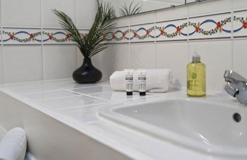 NEW! Large 5BR 2BA Home Leamington Spa Driveway Garage Parking WI-FI - Photo 39