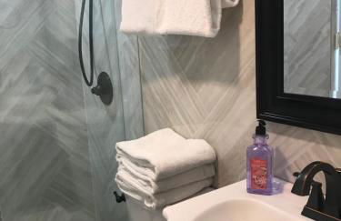 Oceanview on SAND located in Ocean Manor Resort Fort Lauderdale Beach 2 bed 2 bath spacious corner unit partial ocean view - Foto 26