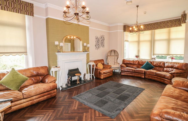 Peak Manor - Photo 5