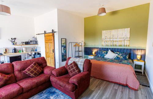 Modern Barn Conversion - Photo 48