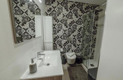 Gaia Terrace With Elevator by Vacationy - Foto 34