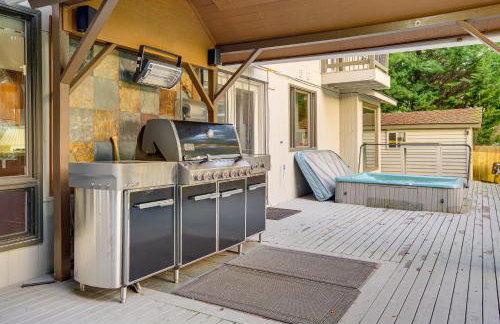 Lake-View Woodinville Retreat w/ Hot Tub + Theater - Foto 36