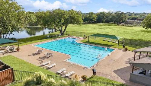 6 Mi to Dtwn Garland Group Getaway with Pool Access - Foto 2
