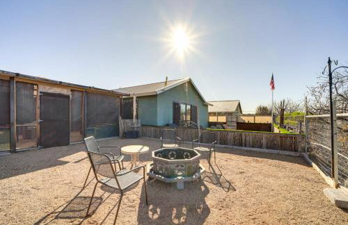 Mtn-View Home with Fenced Backyard in Rimrock! - Foto 26