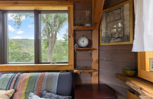Caboose Tiny Home on river with hot tub near Stowe - Foto 3