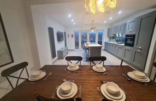 4 BR Luxury House. Bike Park Wales. Secure Bike Store. Brecon Beacons - Photo 6