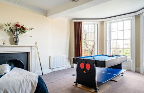 Perfect Family & Friends Home, Free Parking Security Onsite - Photo 6