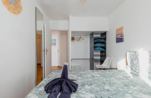 Transports, parking, A/C & equipped for long stays - Foto 22