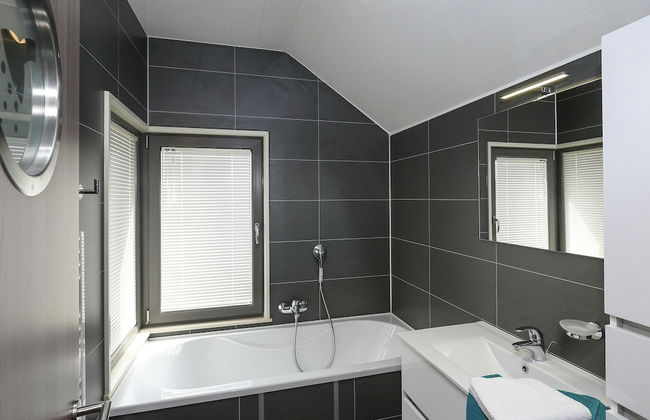 Comfortable Villa With Stove, Located in a Lake Area - Foto 14