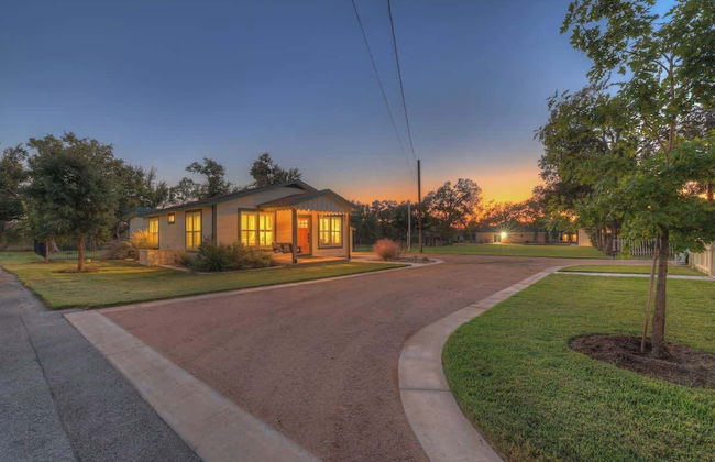 Upscale Home With Pool and Firepit - Close to Mercer St! - Foto 38