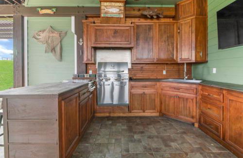 Luxury Waterfront Home Family and Pet Friendly Near Surfside Beach 11 Mins - Foto 69