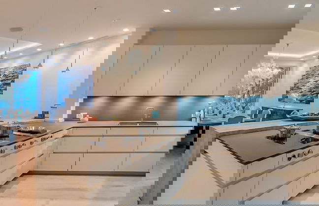 Beachfront Villa Seven Sins with Pool - Foto 12