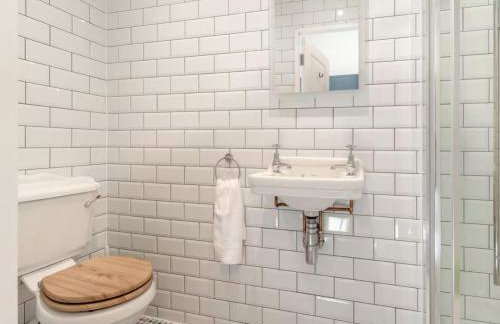 Riverside Georgian House with Hot Tub, Sauna & Parking - Foto 23