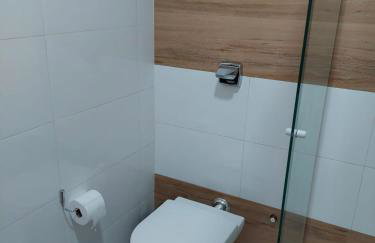 Ótimo apartamento sobreloja com wifi e estacionamento incluso - Foto 17