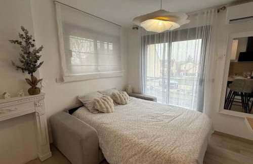 Le Balcon petit extérieur Idéal familles & couples à 10 min Disneyland Paris avec lit Queen size & parking privé - Foto 8