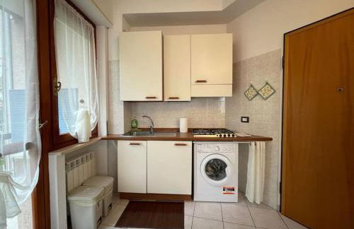 Luminoso bilocale, comfort a 300 m dal mare - Foto 6