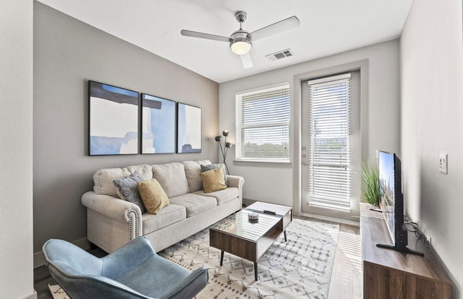 Cozy 1BR King Suite Close to Downtown w Fast Wifi - Foto 2