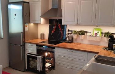 Bright by Trade Fair ICM 15 min direct to City Center 2-BedRoom full 2-BathRoom, free Parking, Balcony, Family and Business friendly - Foto 12