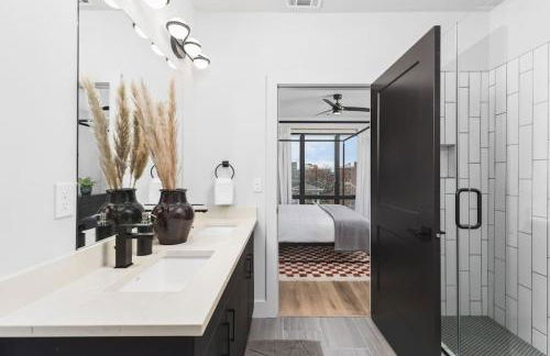 Premium Condo with Huge Patio near Vanderbilt & Downtown - Foto 8