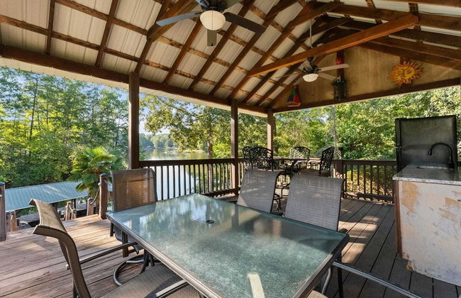 Lakefront 6bdr, Priv Dock, Game Room, Firepit Jake's Lake House by Avantstay - Foto 12