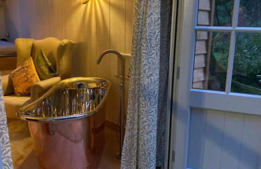 Chez Maurice Luxury Shepherds Hut with Bath and Hot Tub - Foto 12