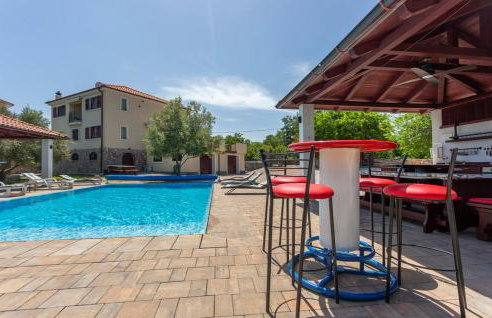 Villa With Pool, Jacuzzi, Sauna, Fitness, Playground & Wine Cellar - Photo 10