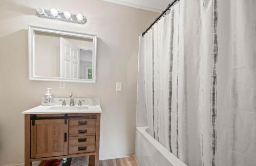 4-Bedroom Chateau in Southern Washington- Luxurious Retreat with Pond & Creek - Foto 74