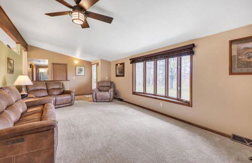 Serene Riverside Retreat home - Foto 29