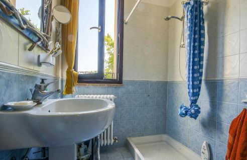 Beautiful Apartment In Casteldimezzo - Foto 10