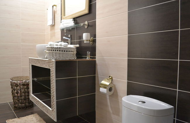 Townhouse Park & House - Photo 4