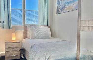 Big 6 Beds Home, Free Private Parking, TV, Garden - Foto 6