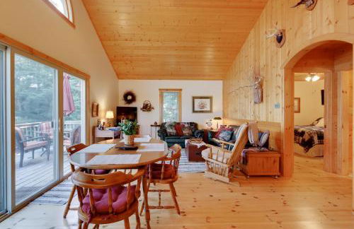 Waterfront Mercer Cabin with Wraparound Porch! - Foto 1