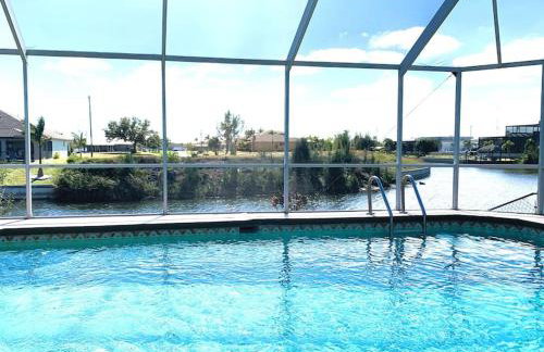 Relax with nature in our Waterfront 4 bedroom -HEATED POOL HOME-KING BED - Foto 29
